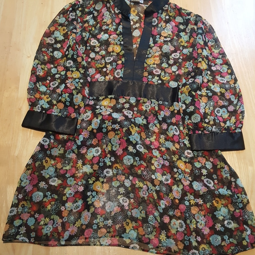 ✖️ SOLD ✖️ Floral blouse